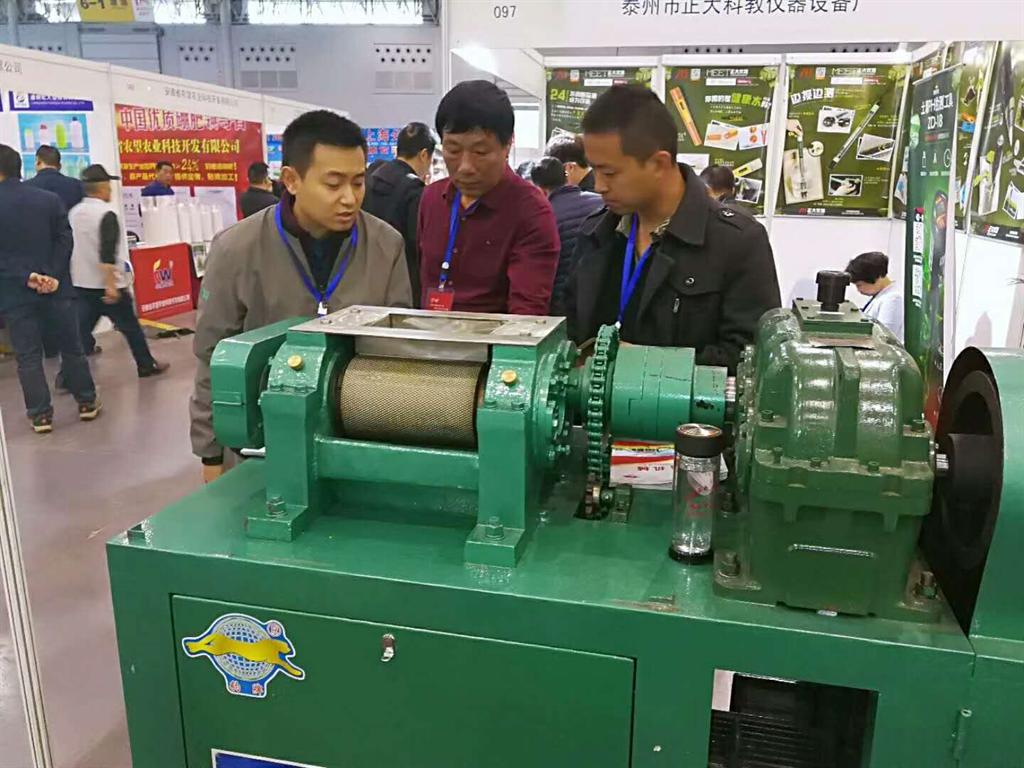 有機(jī)肥造粒機(jī)客戶來廠參觀